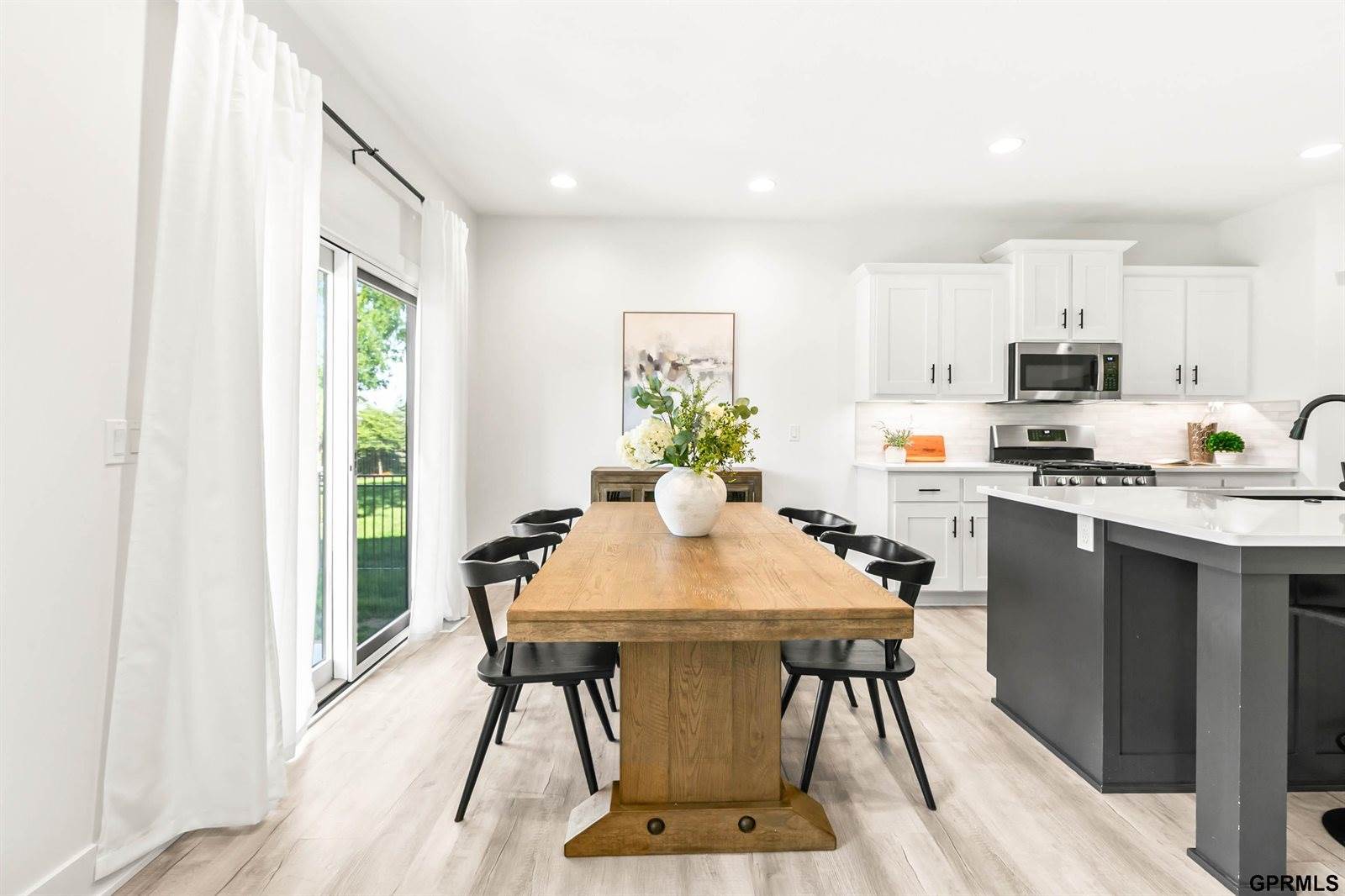 20866 Ellison Avenue, Elkhorn, NE 68022