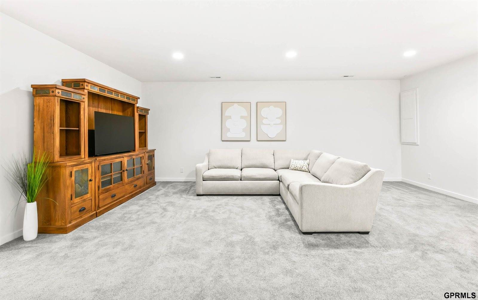 20866 Ellison Avenue, Elkhorn, NE 68022