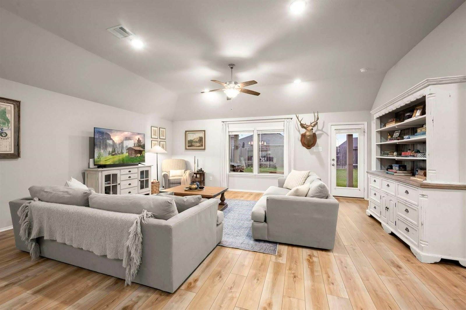 326 Jewett Meadow Drive, Magnolia, TX 77354