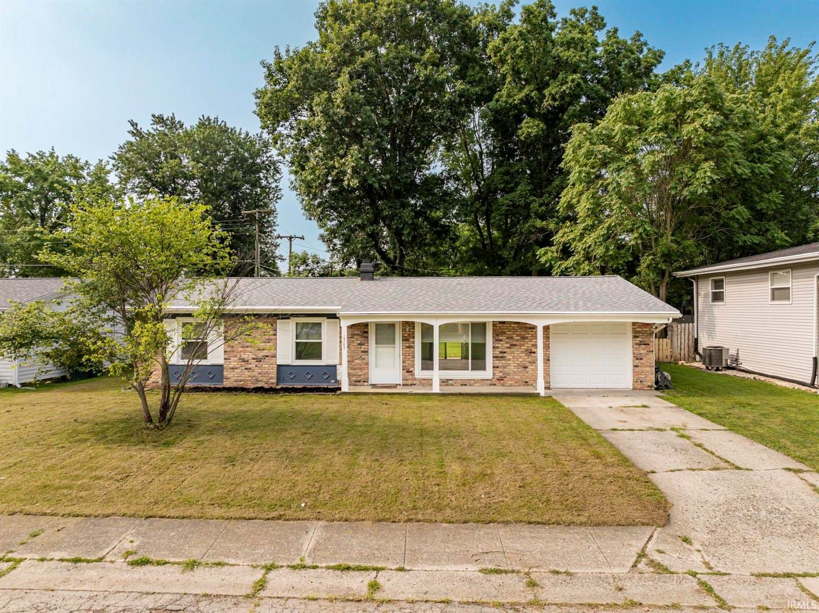 1709 W Glenn Ellyn Drive, Muncie, IN 47304