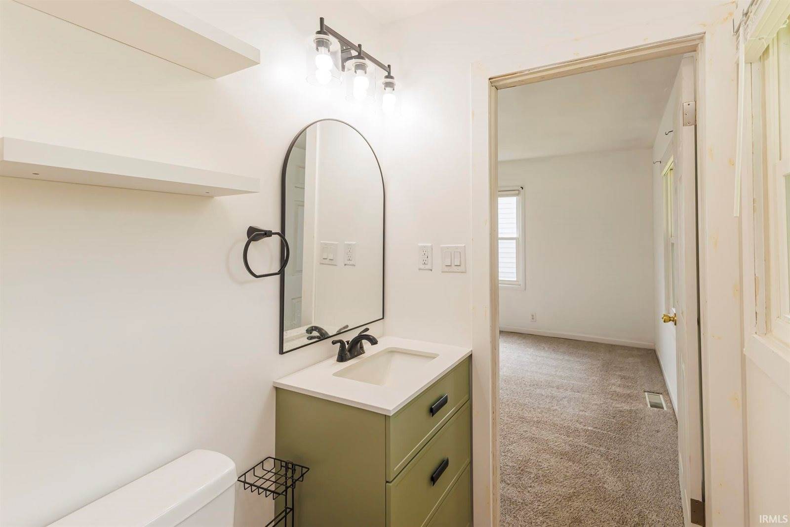 1709 W Glenn Ellyn Drive, Muncie, IN 47304