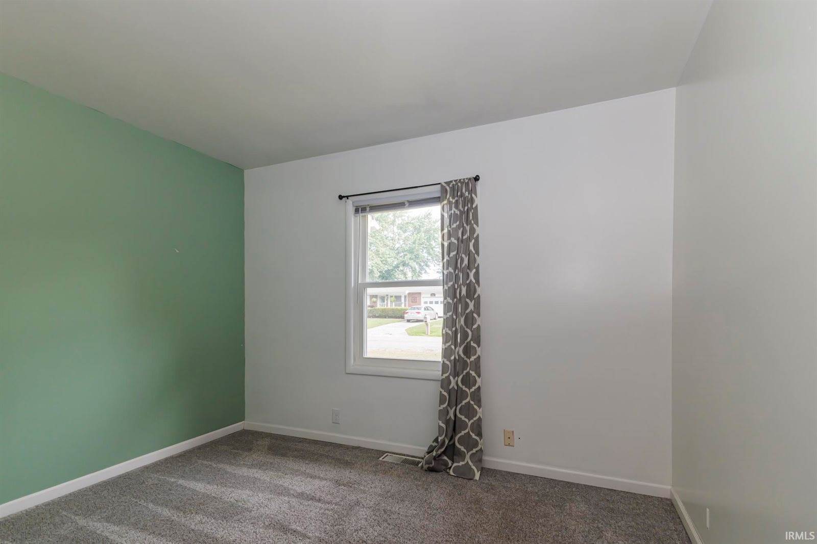 1709 W Glenn Ellyn Drive, Muncie, IN 47304