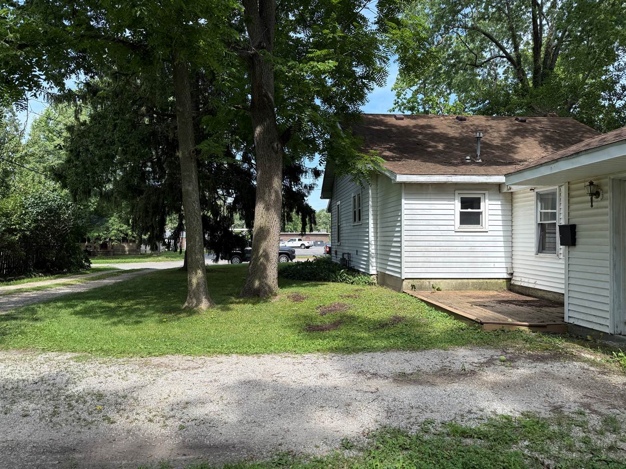 2411 S Broadway, Yorktown, IN 47396