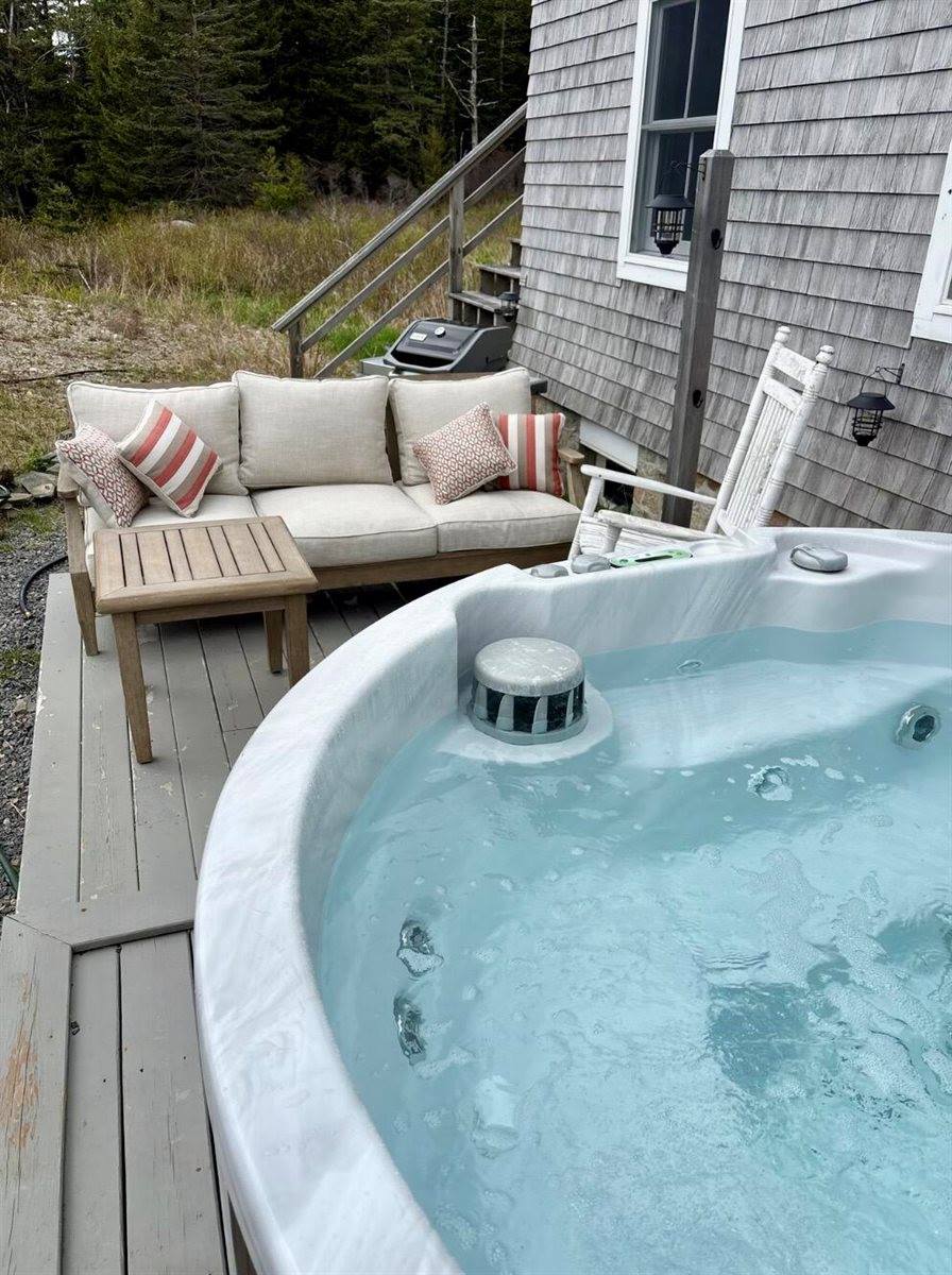 237 Harbor Road, Swans Island, ME 04685