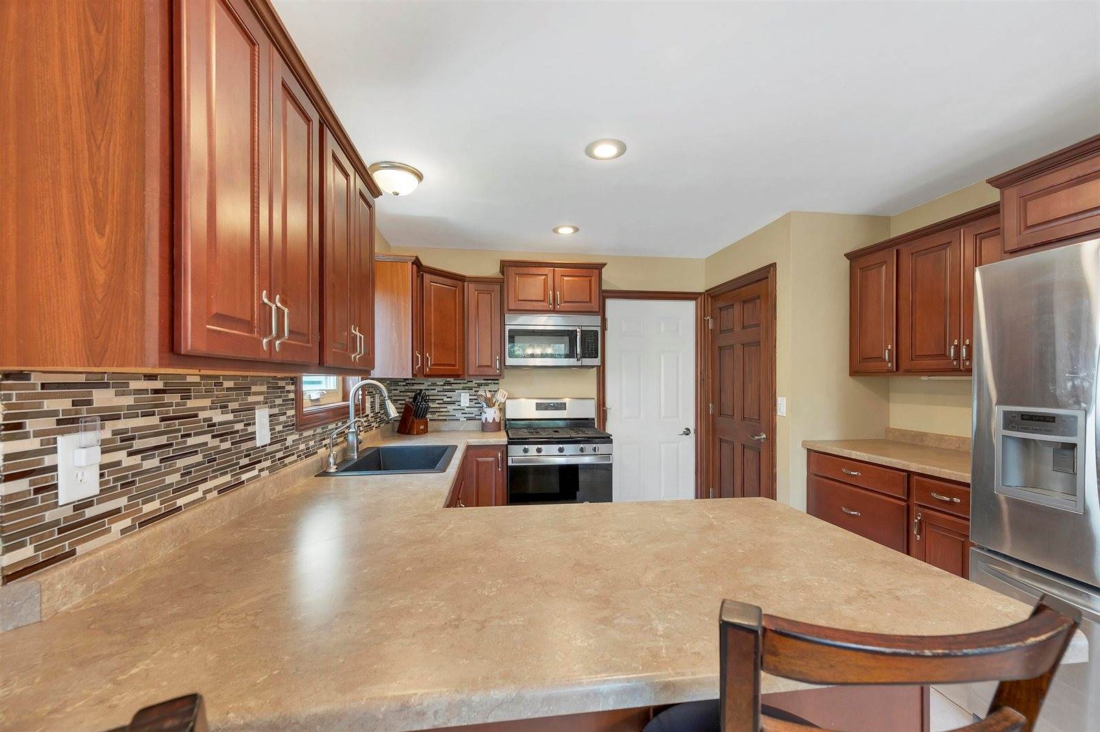 752 Killarny Trail, De Pere, WI 54115