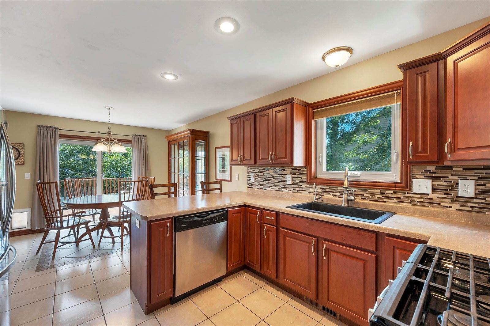 752 Killarny Trail, De Pere, WI 54115