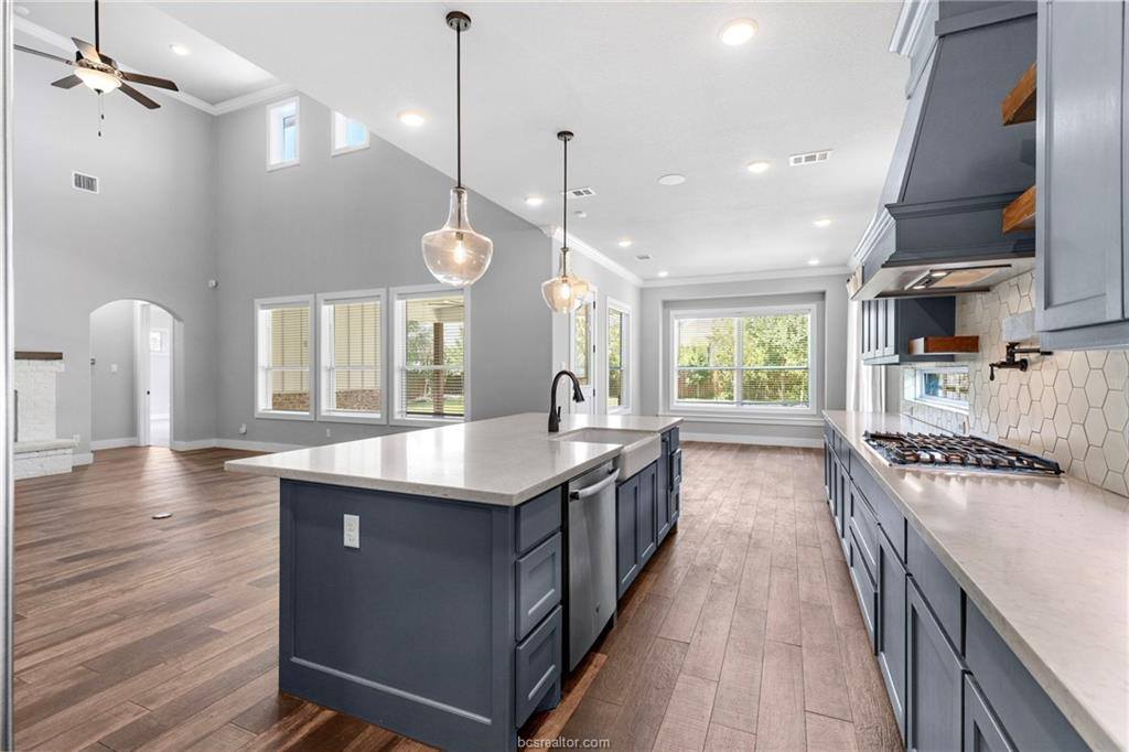 1931 Spanish Moss Drive, College Station, TX 77845