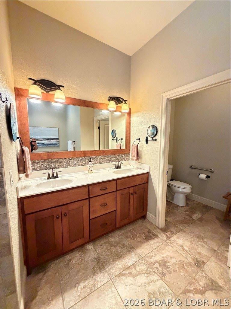 3168 Twin Rivers Point, Camdenton, MO 65020
