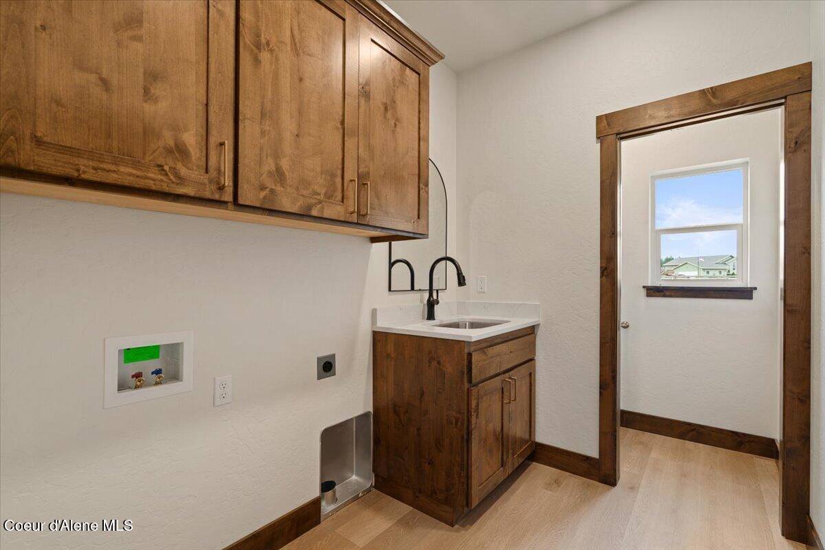 1971 East Yellow Pine Ave, Athol, ID 83801