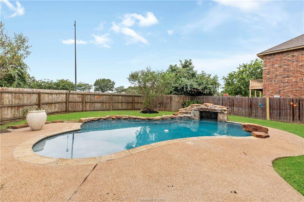 2323 Carisbrooke Loop, College Station, TX 77845