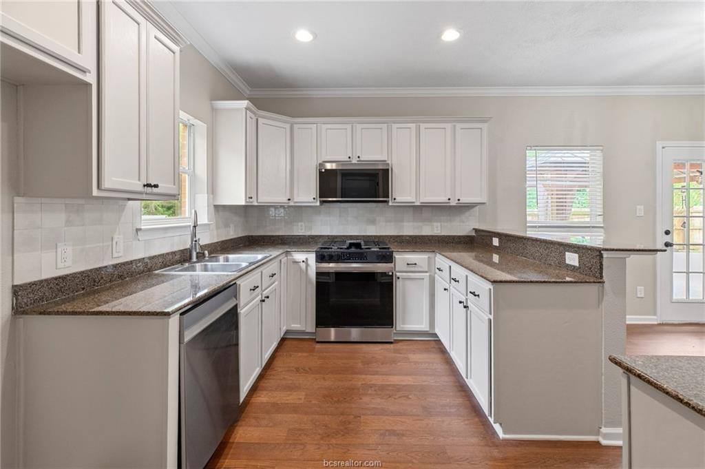 2323 Carisbrooke Loop, College Station, TX 77845