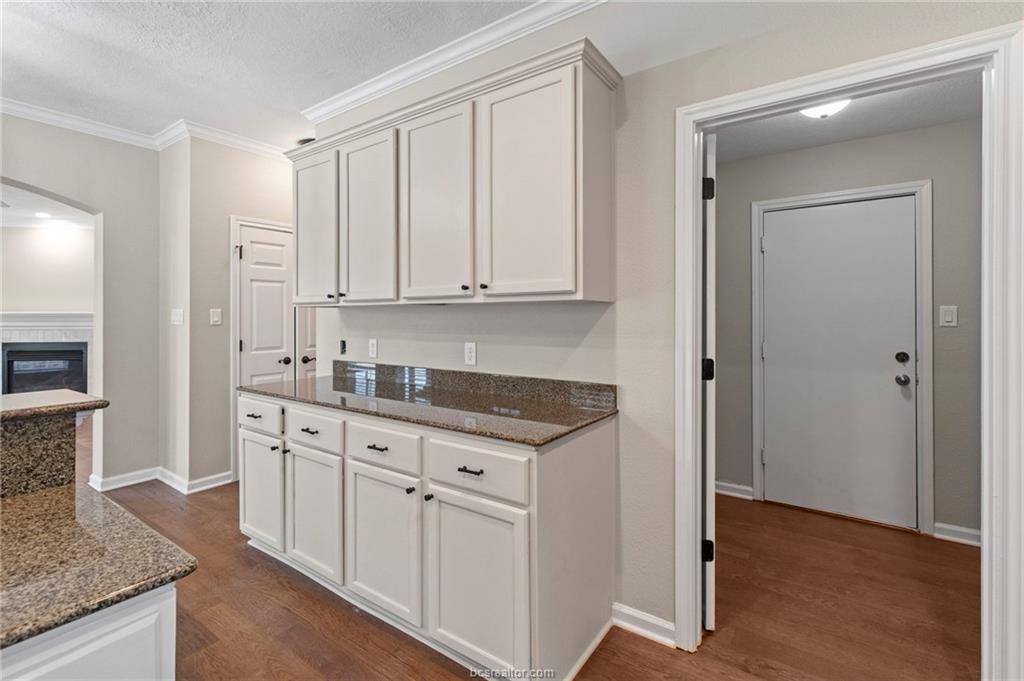 2323 Carisbrooke Loop, College Station, TX 77845