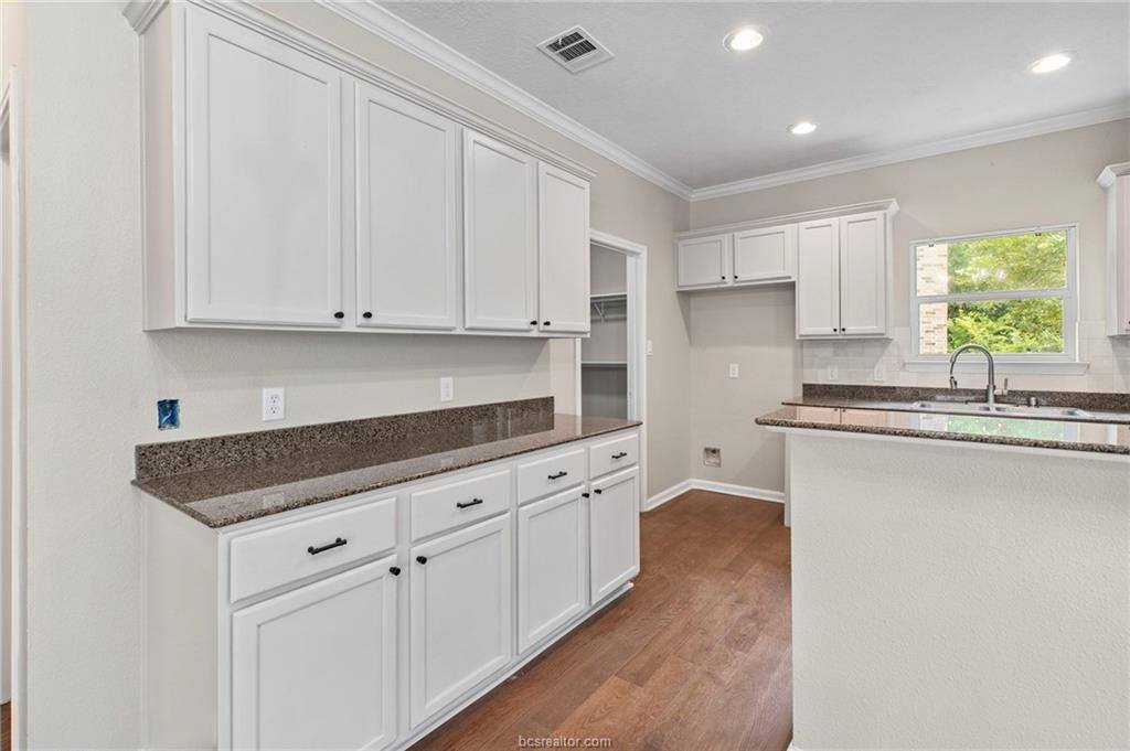 2323 Carisbrooke Loop, College Station, TX 77845
