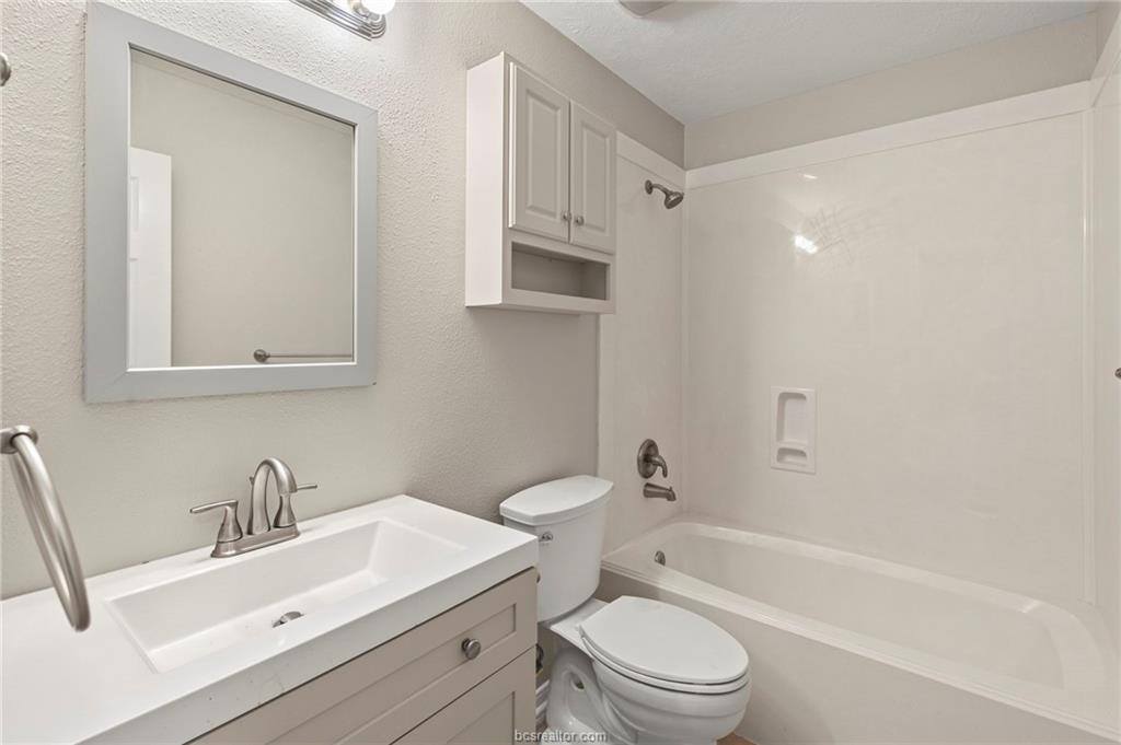 2323 Carisbrooke Loop, College Station, TX 77845