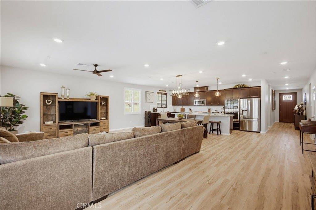 5382 Kastania, Fontana, CA 92336