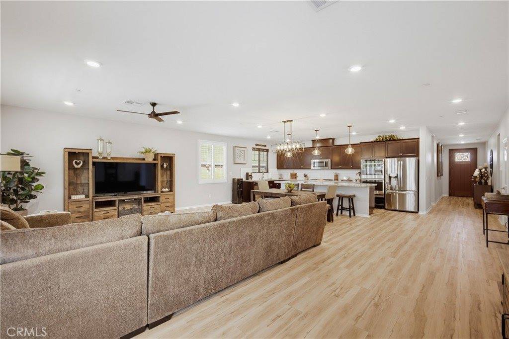 5382 Kastania, Fontana, CA 92336