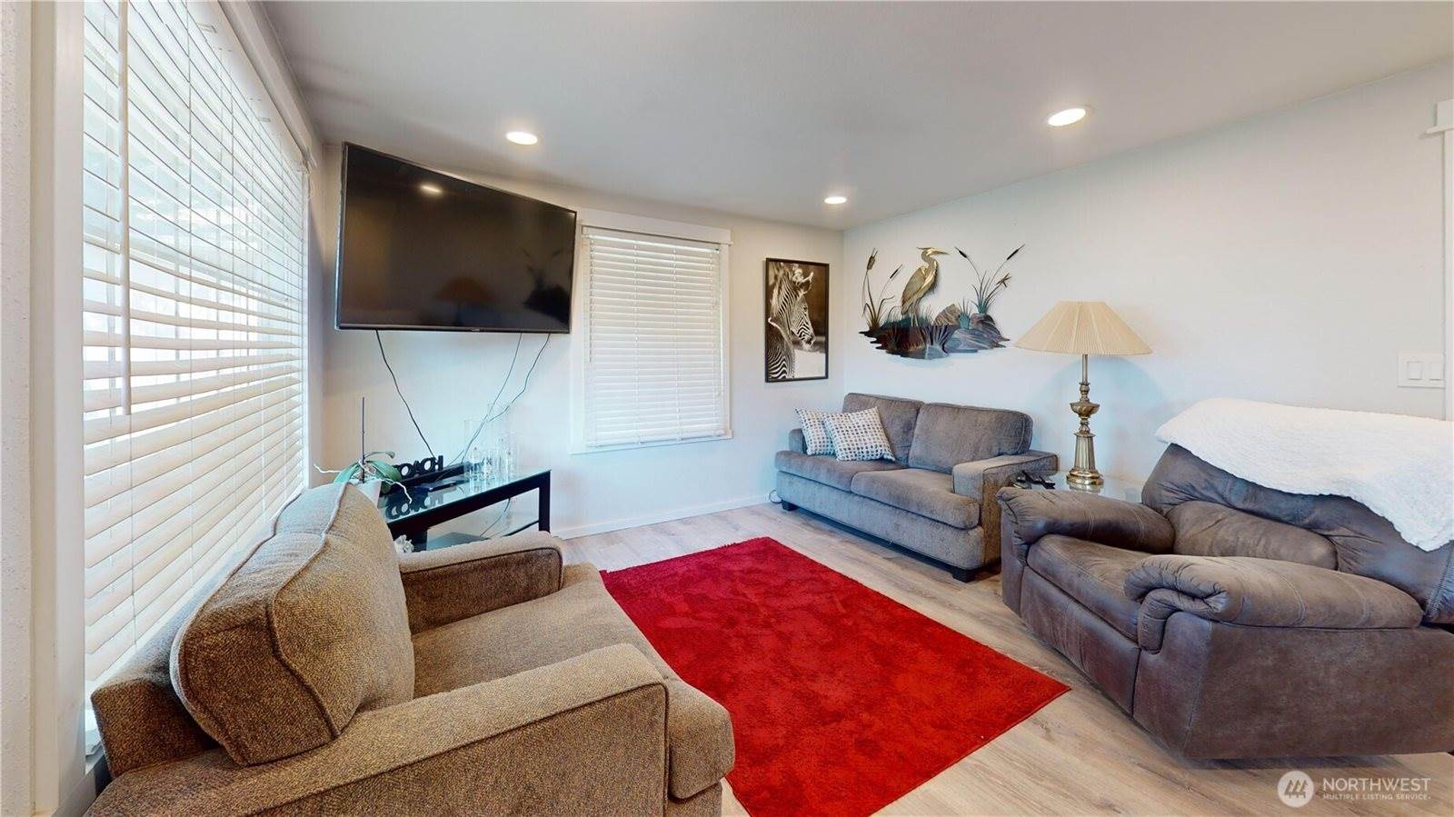 521 East Magnolia Avenue, Burlington, WA 98233