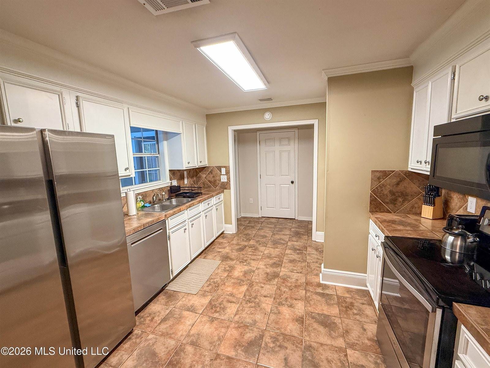 120 Oak Grove Drive, Brandon, MS 39047