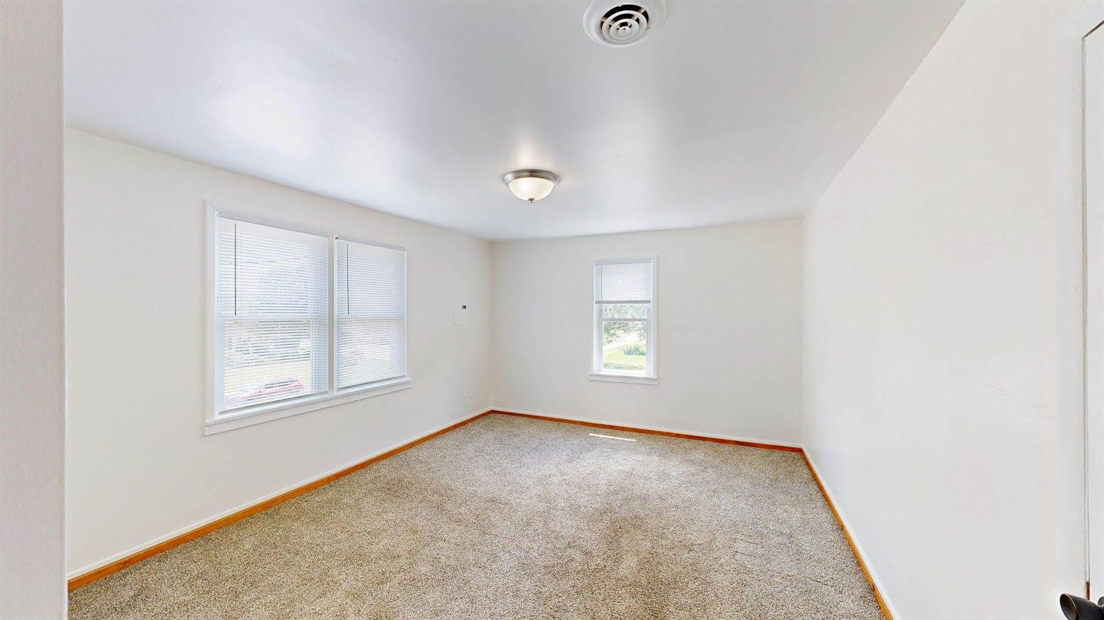 1309 2nd Main St, Elroy, WI 53929