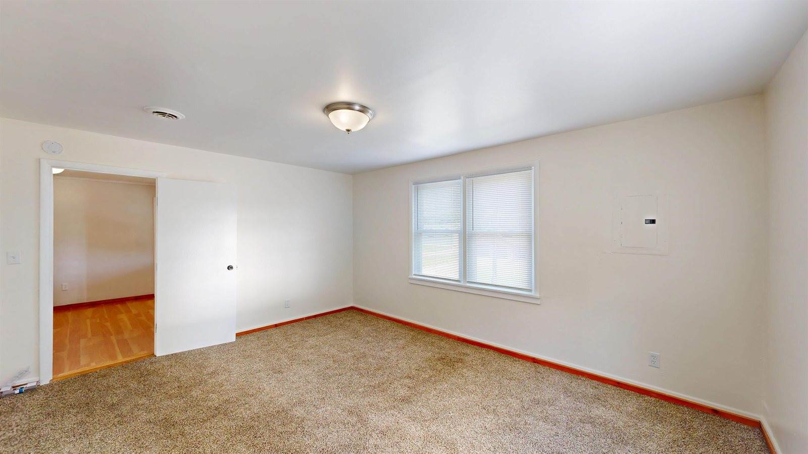 1309 2nd Main St, Elroy, WI 53929