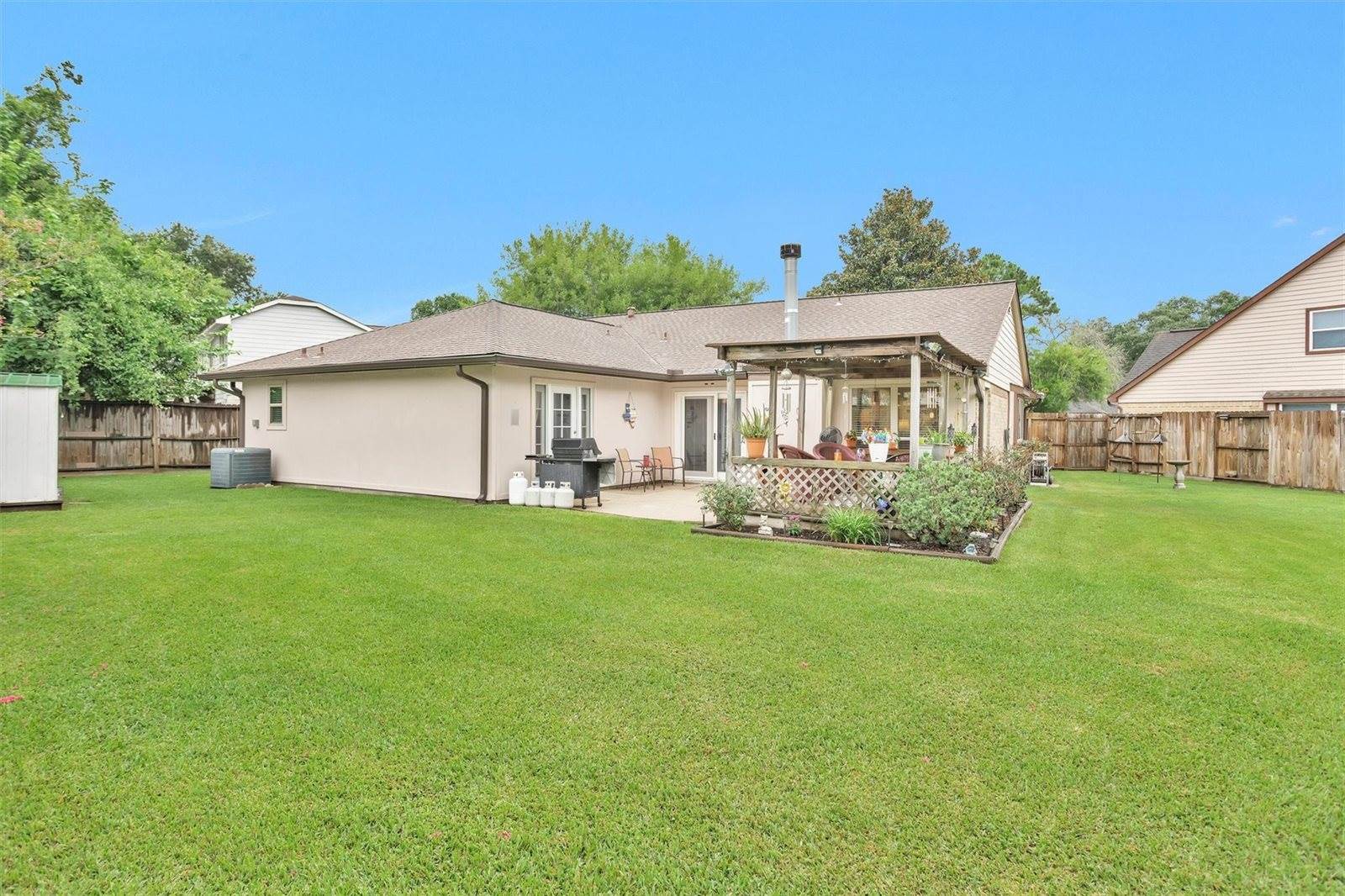 315 Thistlewood Court, League City, TX 77573