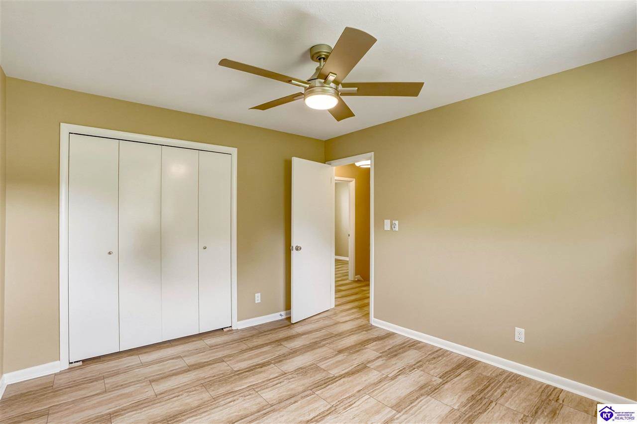 107 Donna Drive, Brandenburg, KY 40108