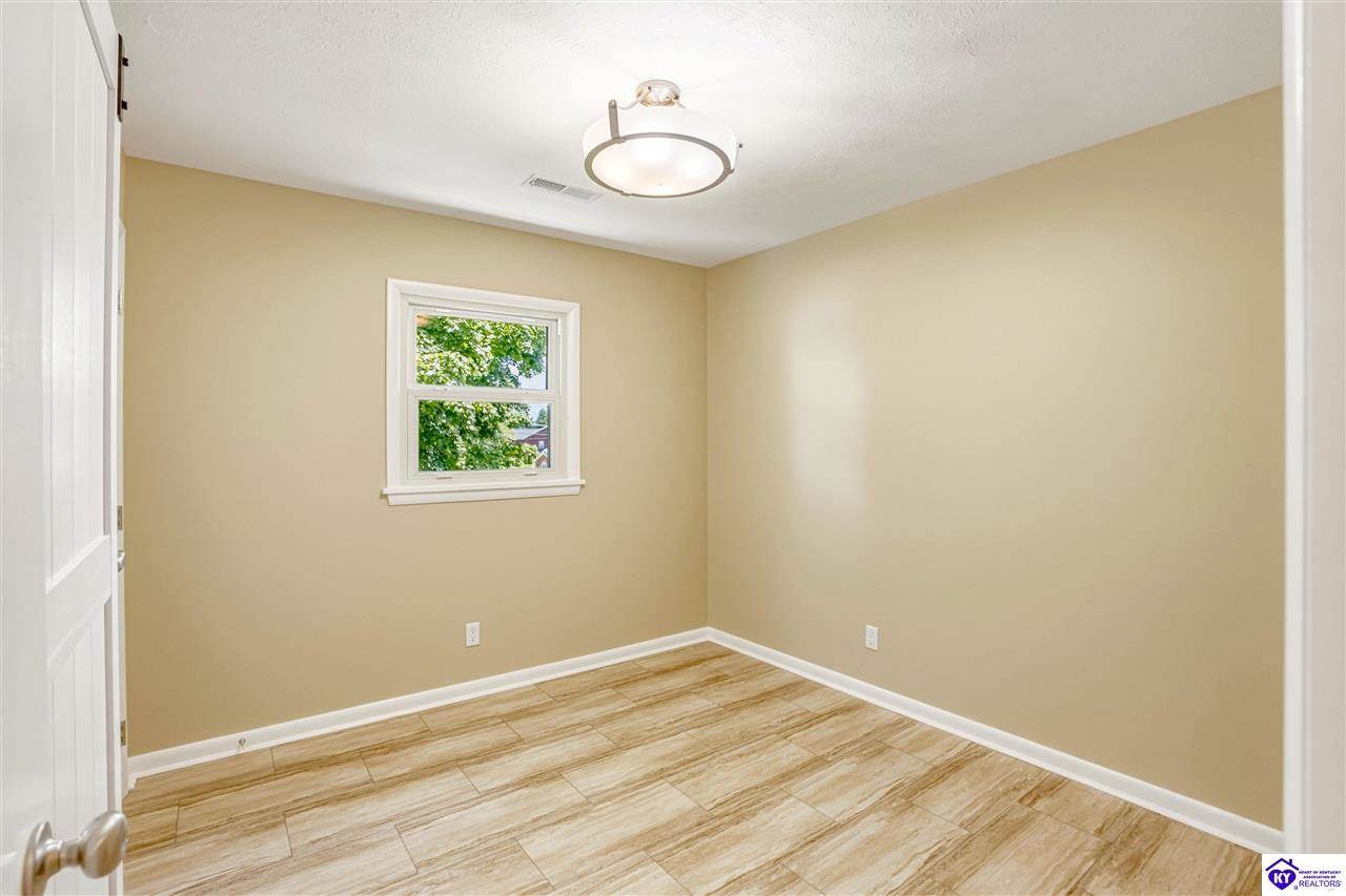 107 Donna Drive, Brandenburg, KY 40108
