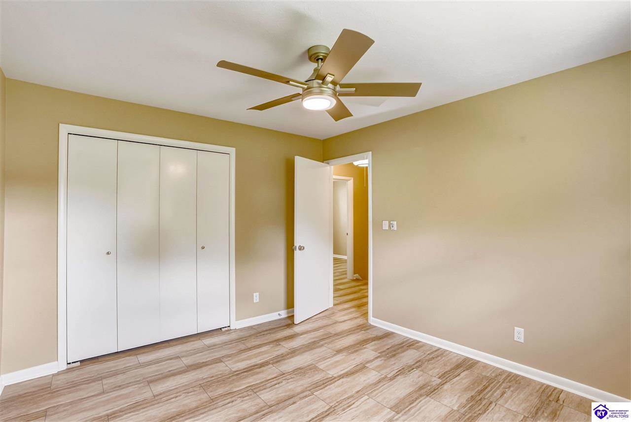 107 Donna Drive, Brandenburg, KY 40108