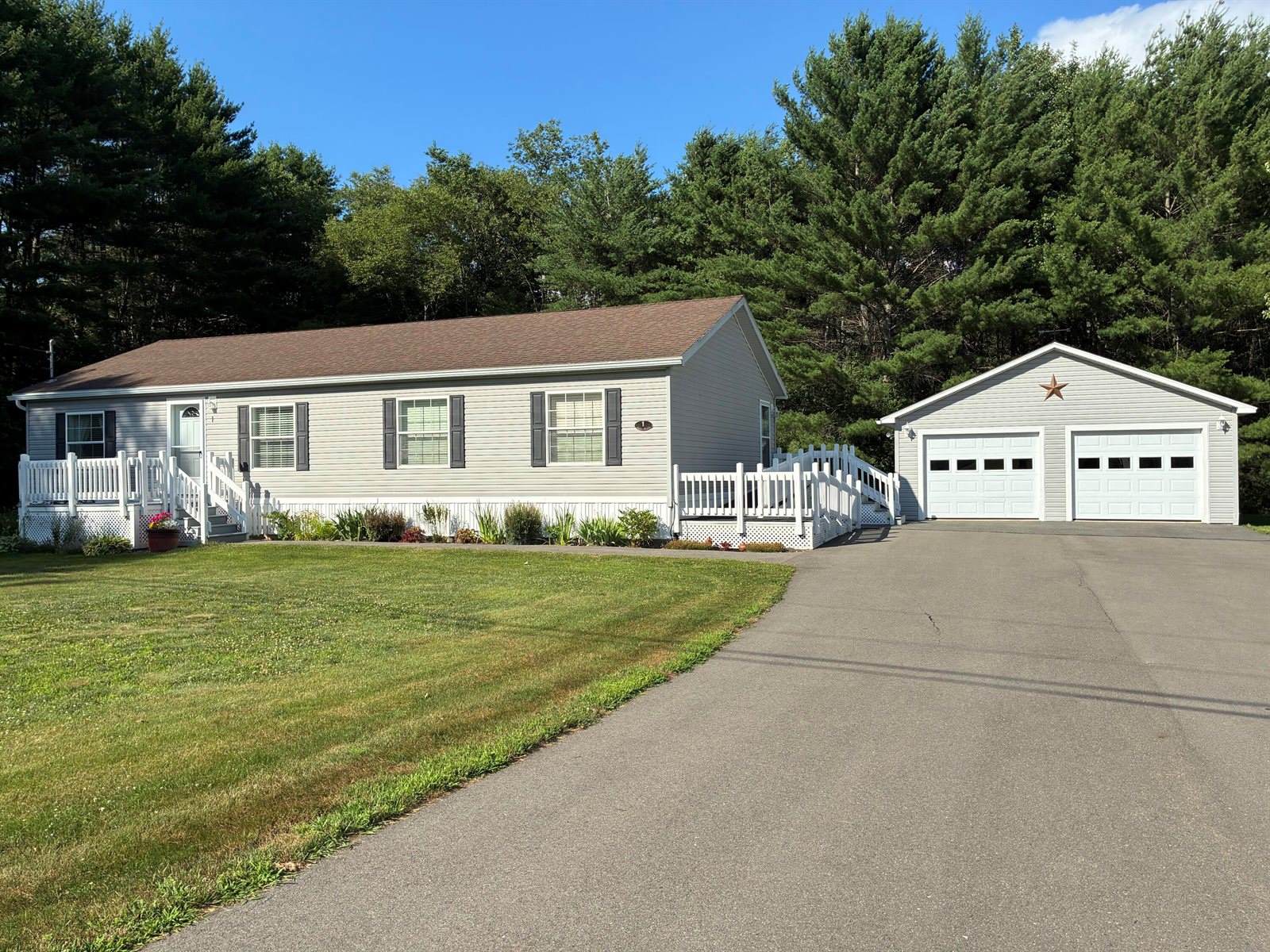 1 Karen Street, Palmyra, ME 04965