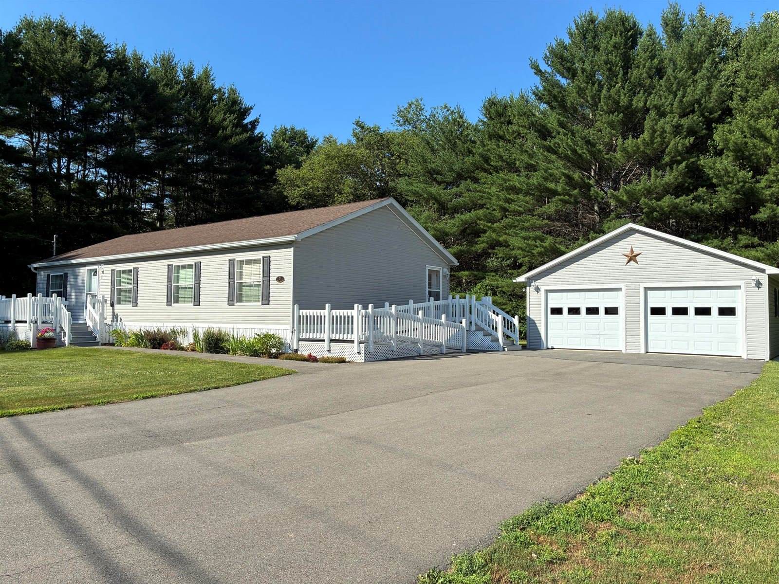 1 Karen Street, Palmyra, ME 04965
