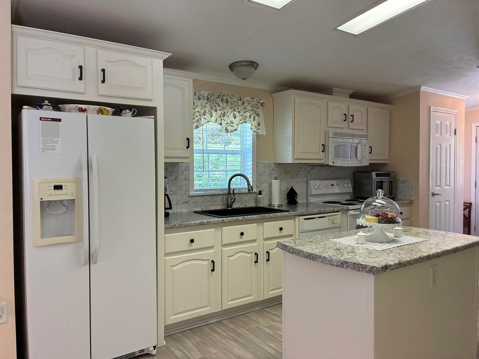 1 Karen Street, Palmyra, ME 04965