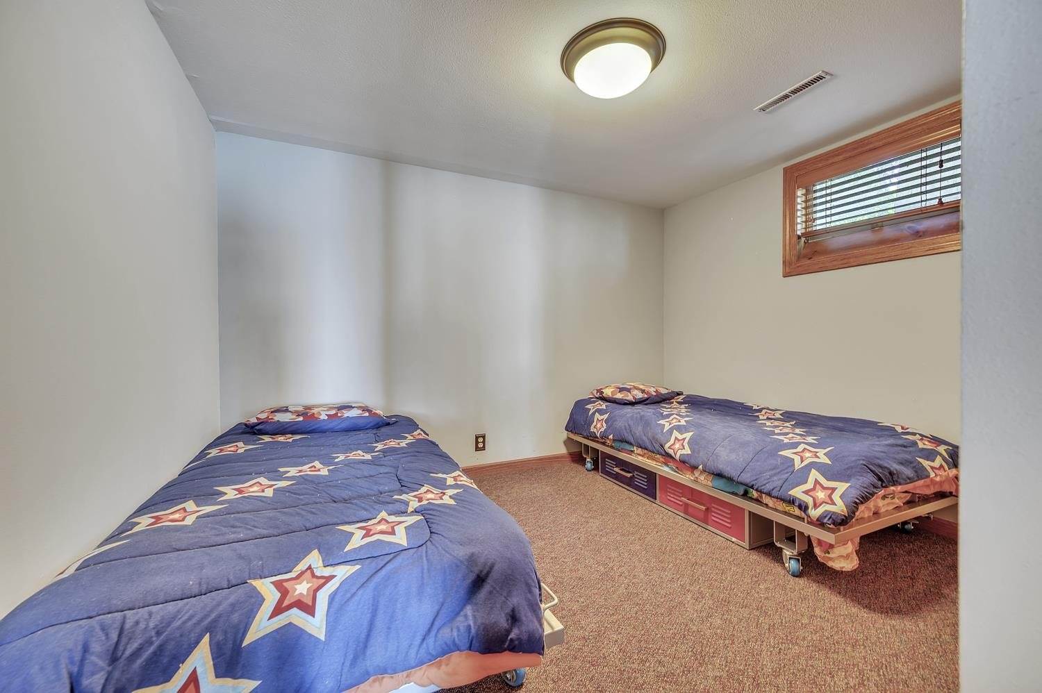 610 7Th, Spirit Lake, IA 51360
