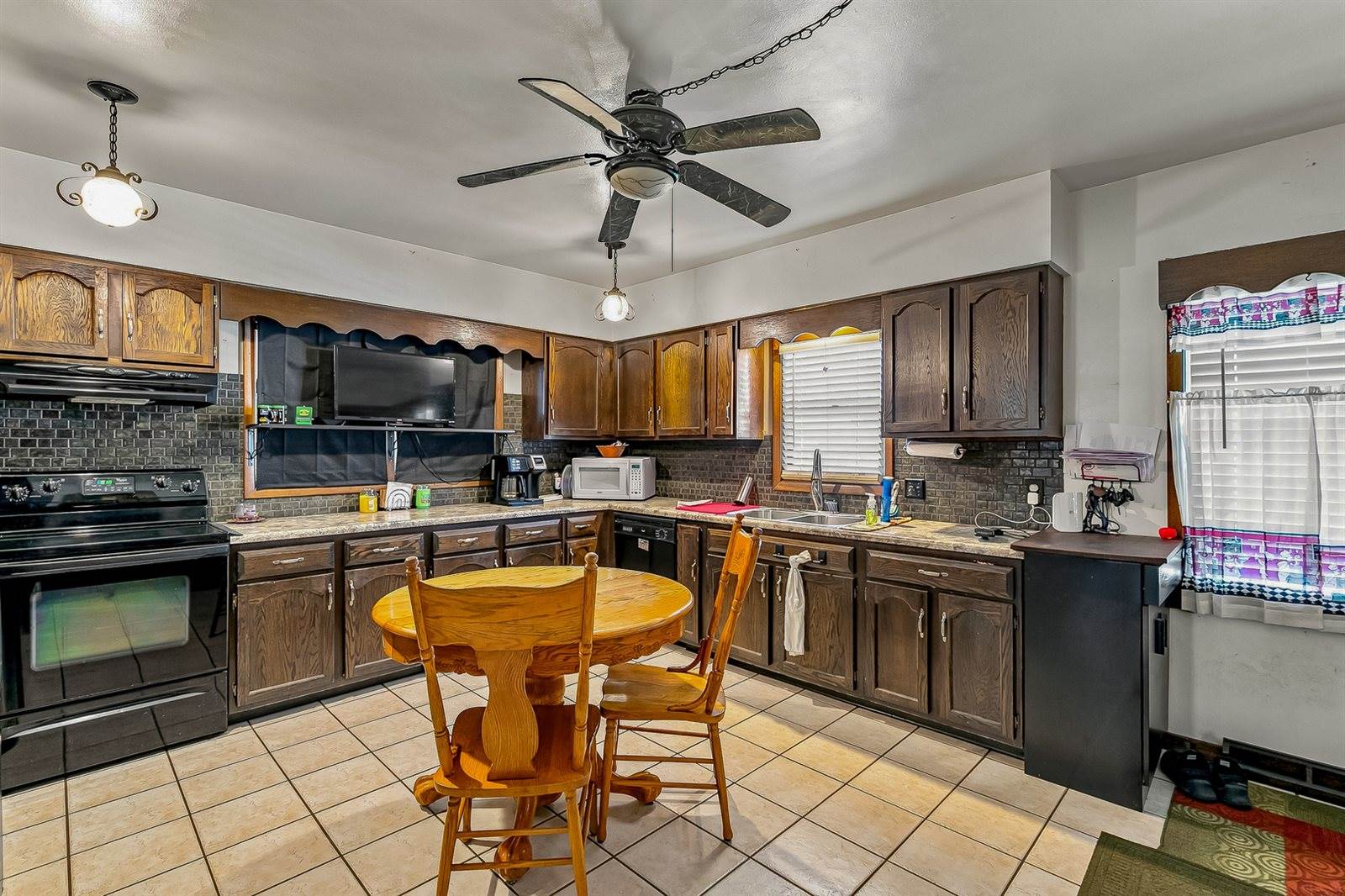 2424 28th Street, Rock Island, IL 61201