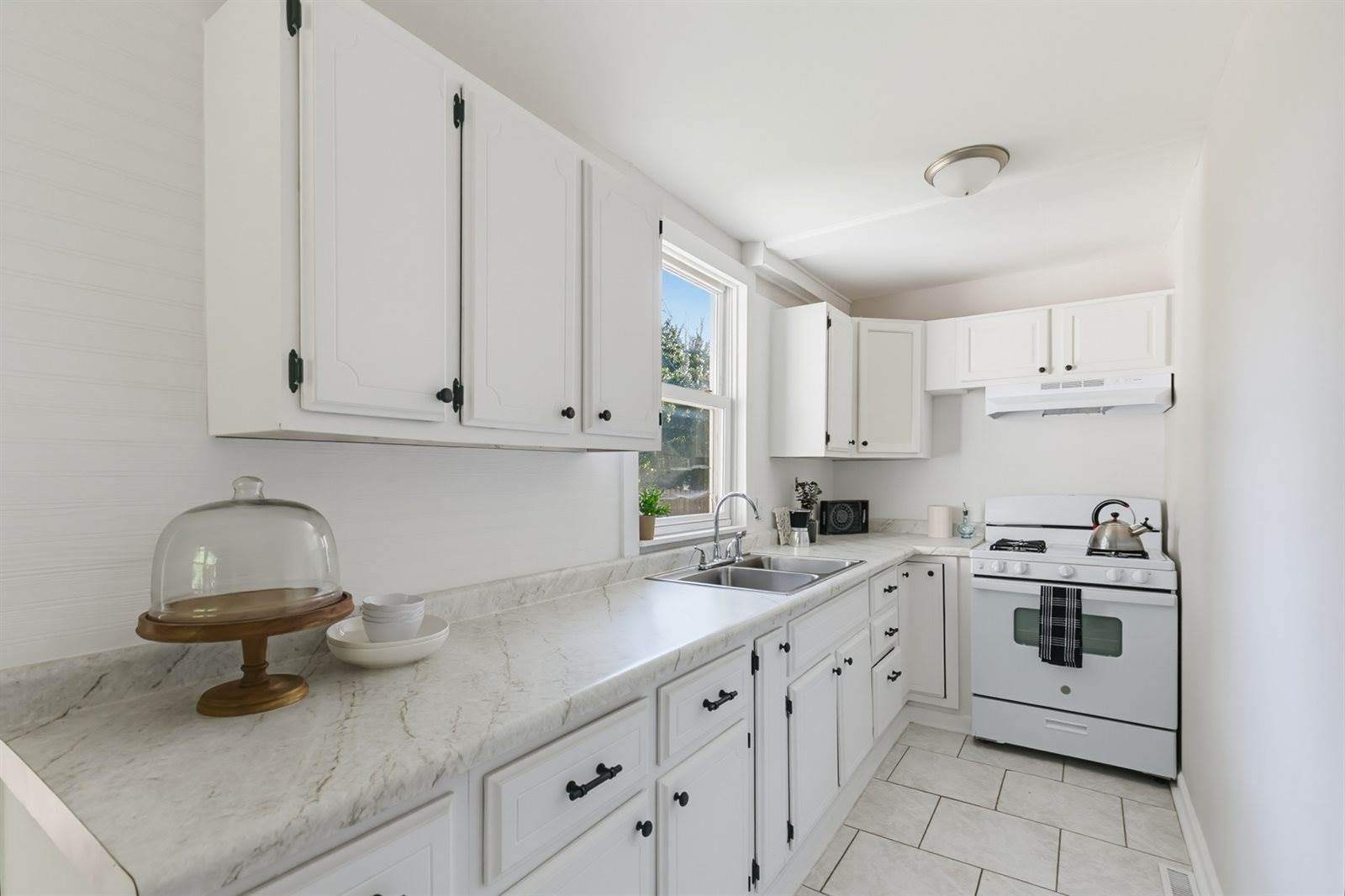 810 West 14th Street, Davenport, IA 52804
