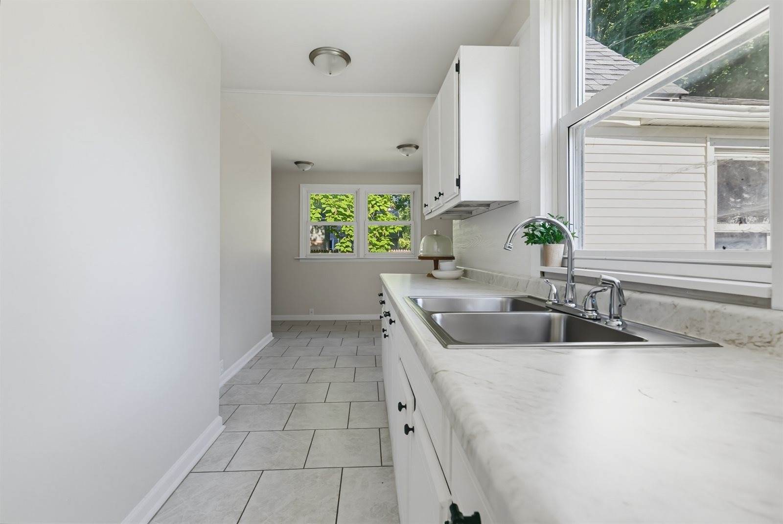 810 West 14th Street, Davenport, IA 52804