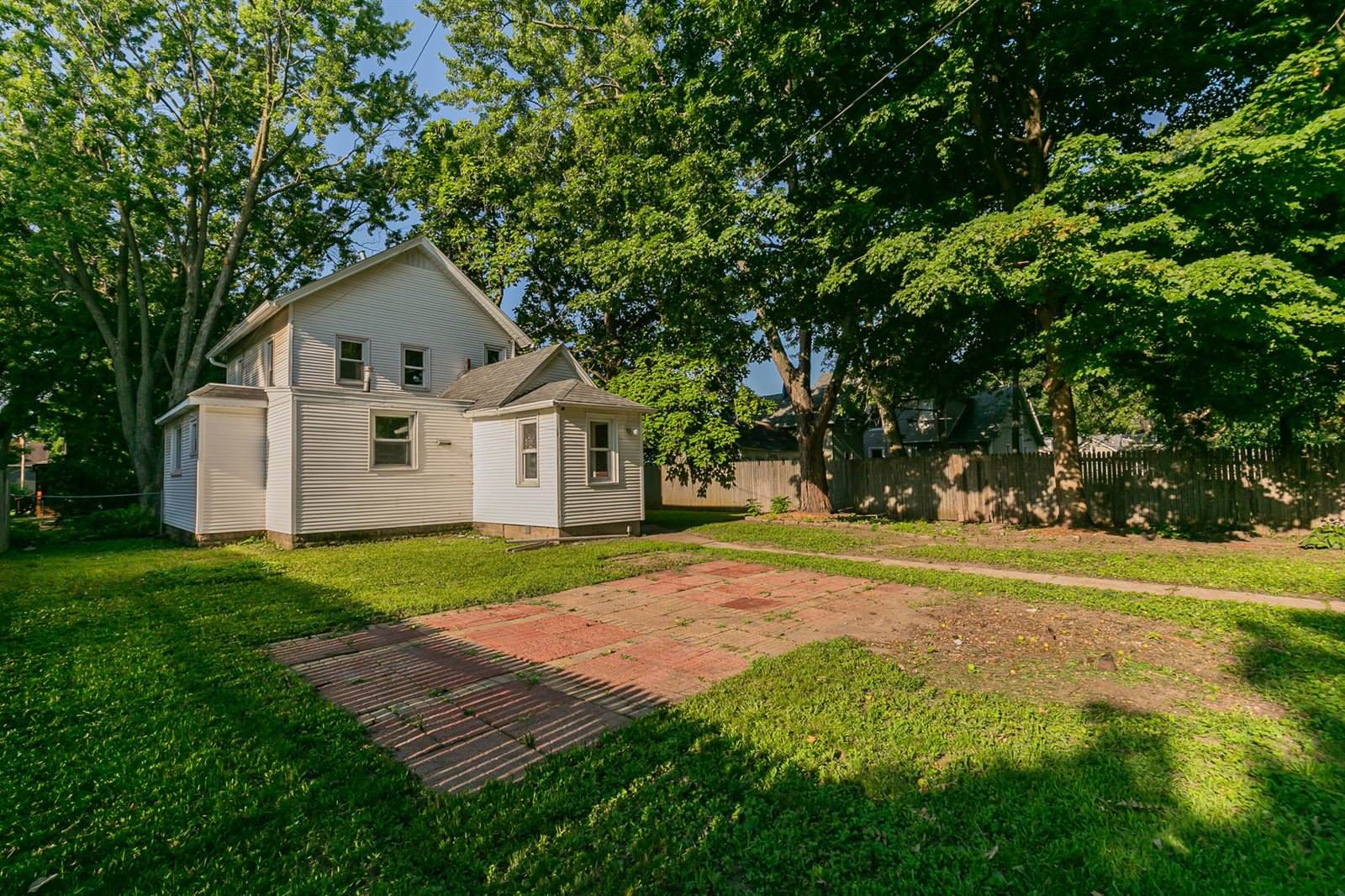 810 West 14th Street, Davenport, IA 52804