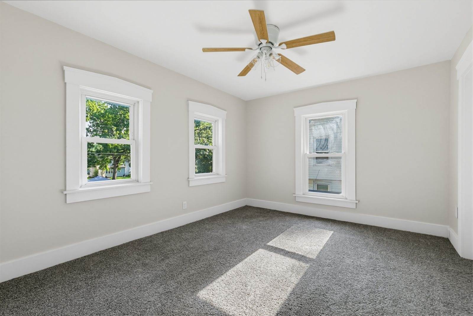 810 West 14th Street, Davenport, IA 52804