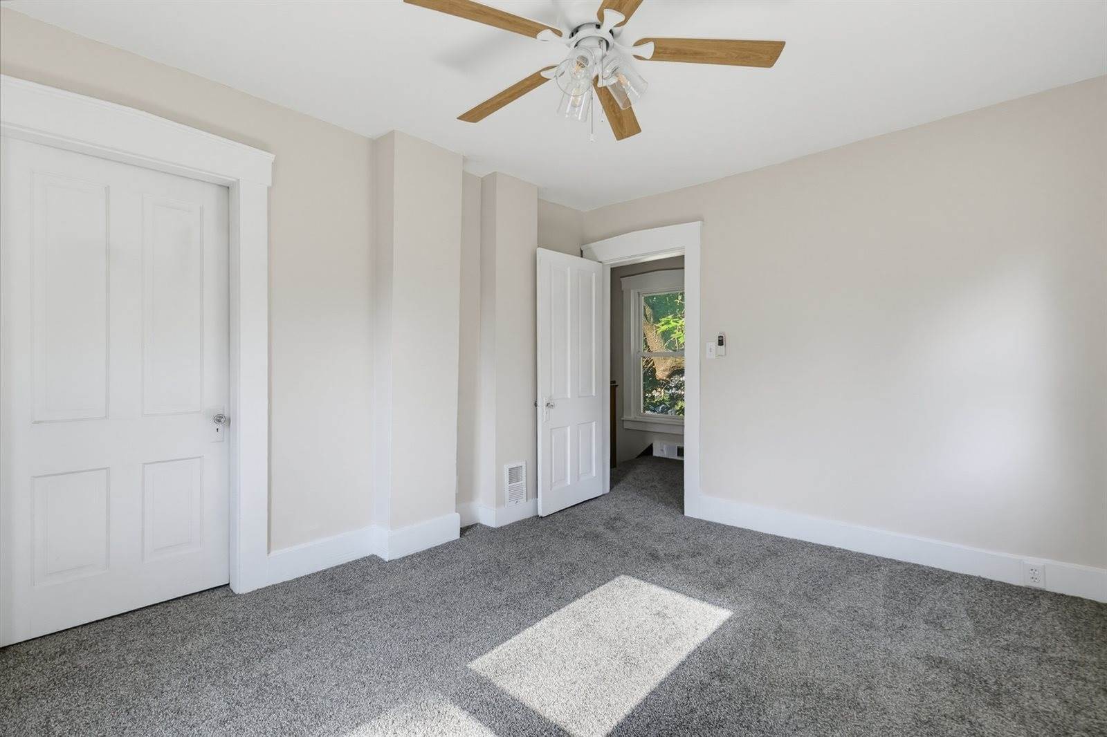 810 West 14th Street, Davenport, IA 52804