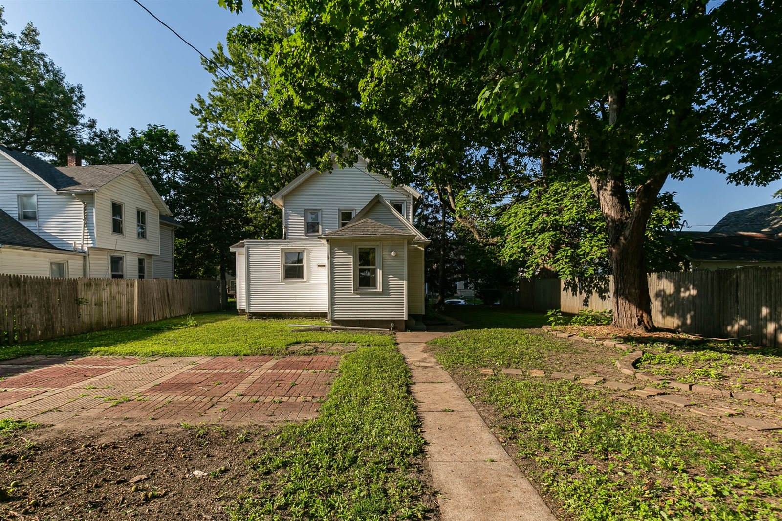 810 West 14th Street, Davenport, IA 52804