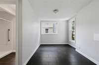 810 West 14th Street, Davenport, IA 52804