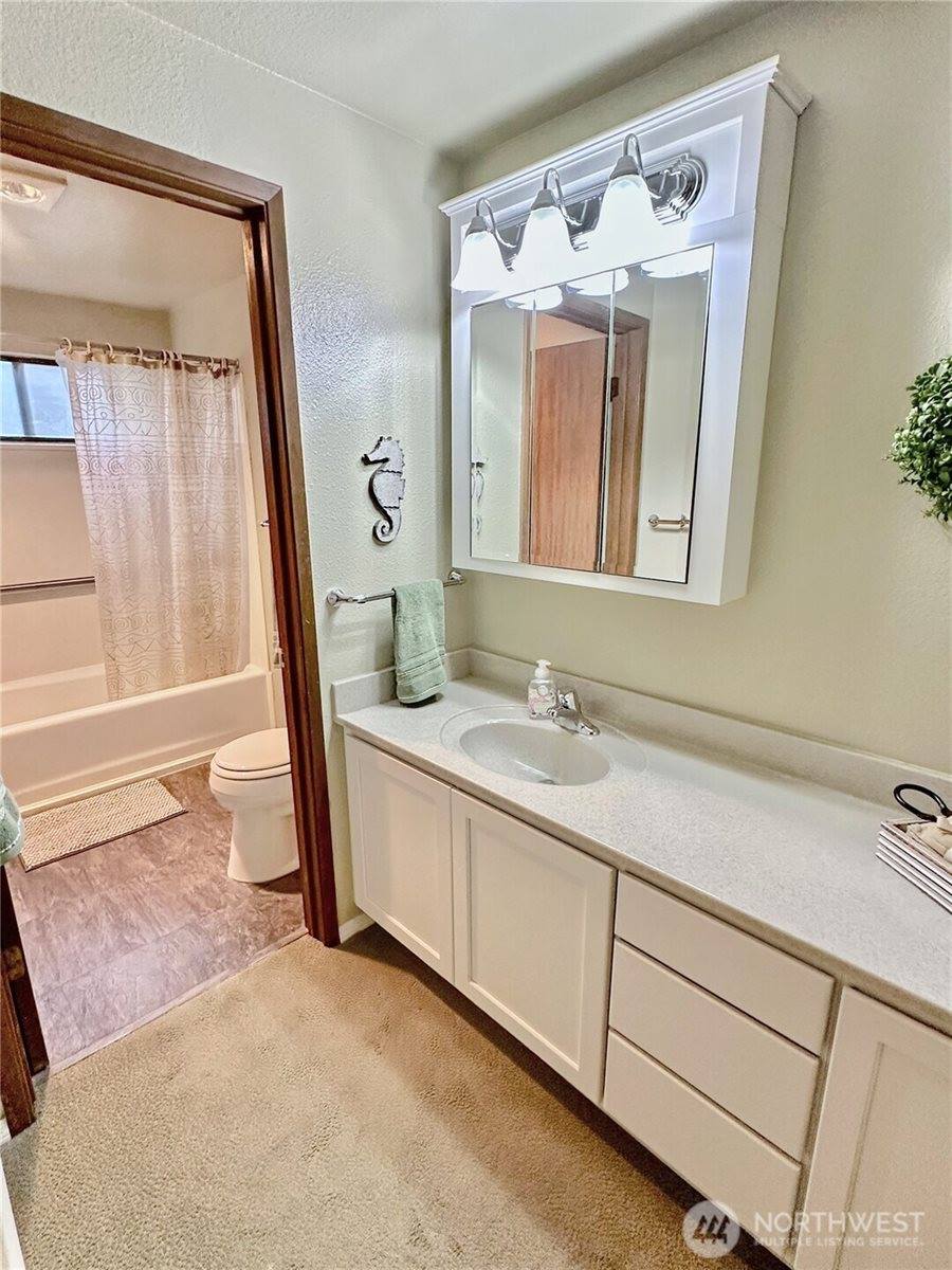 900 East Bay Drive NE, Olympia, WA 98506