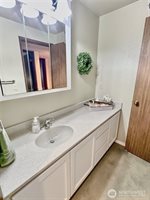 900 East Bay Drive NE, Olympia, WA 98506