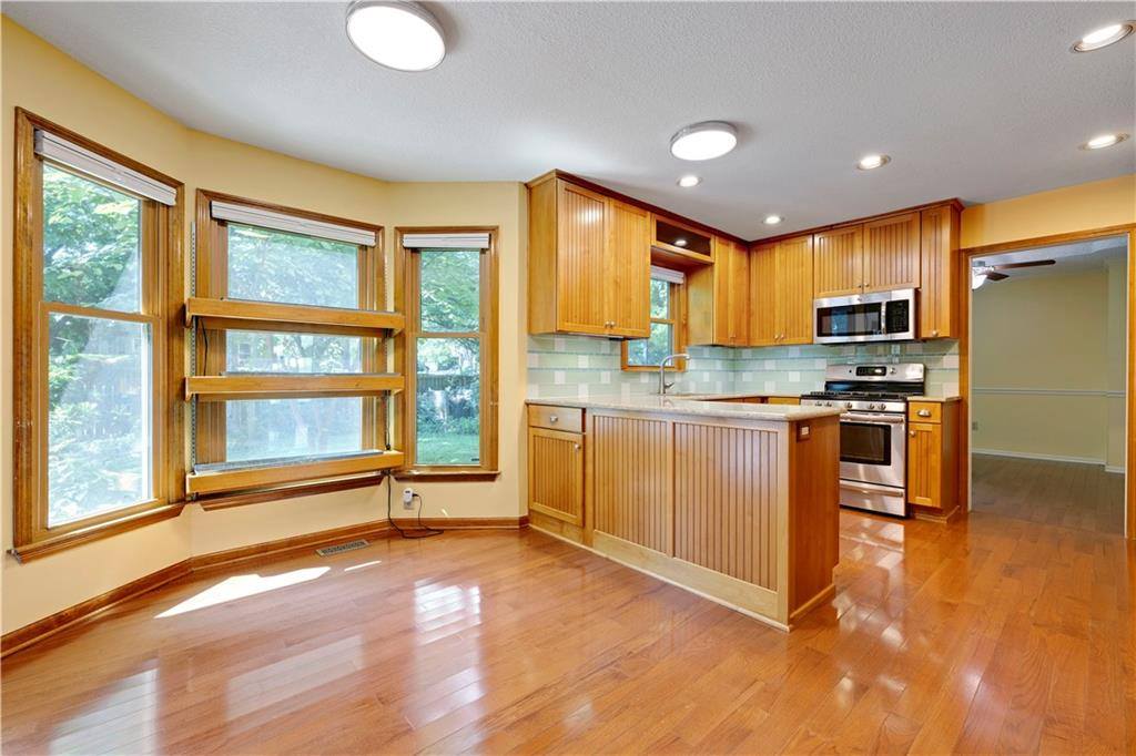 15331 West 84th Terrace, Lenexa, KS 66219