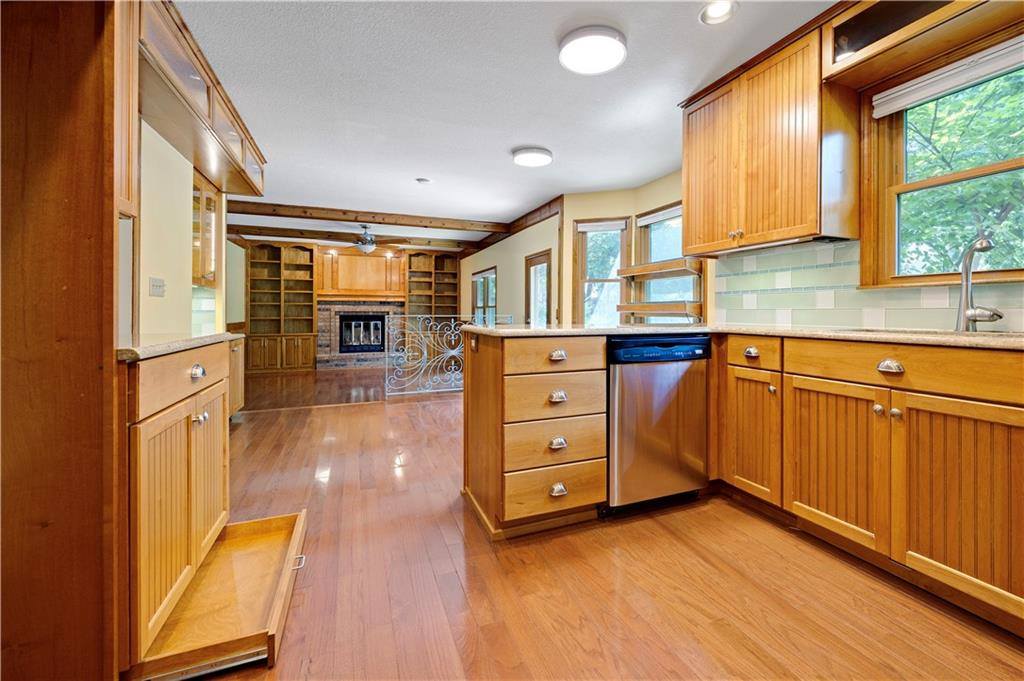 15331 West 84th Terrace, Lenexa, KS 66219