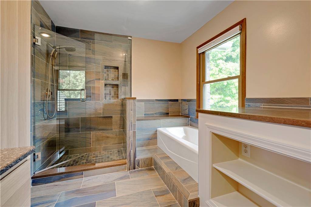 15331 West 84th Terrace, Lenexa, KS 66219