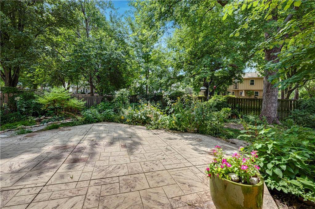 15331 West 84th Terrace, Lenexa, KS 66219