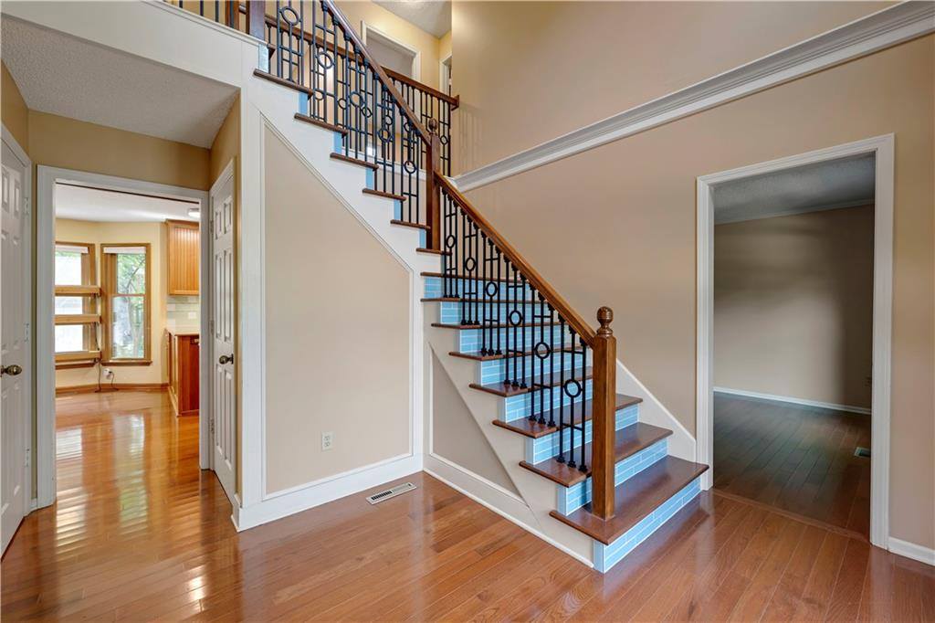 15331 West 84th Terrace, Lenexa, KS 66219