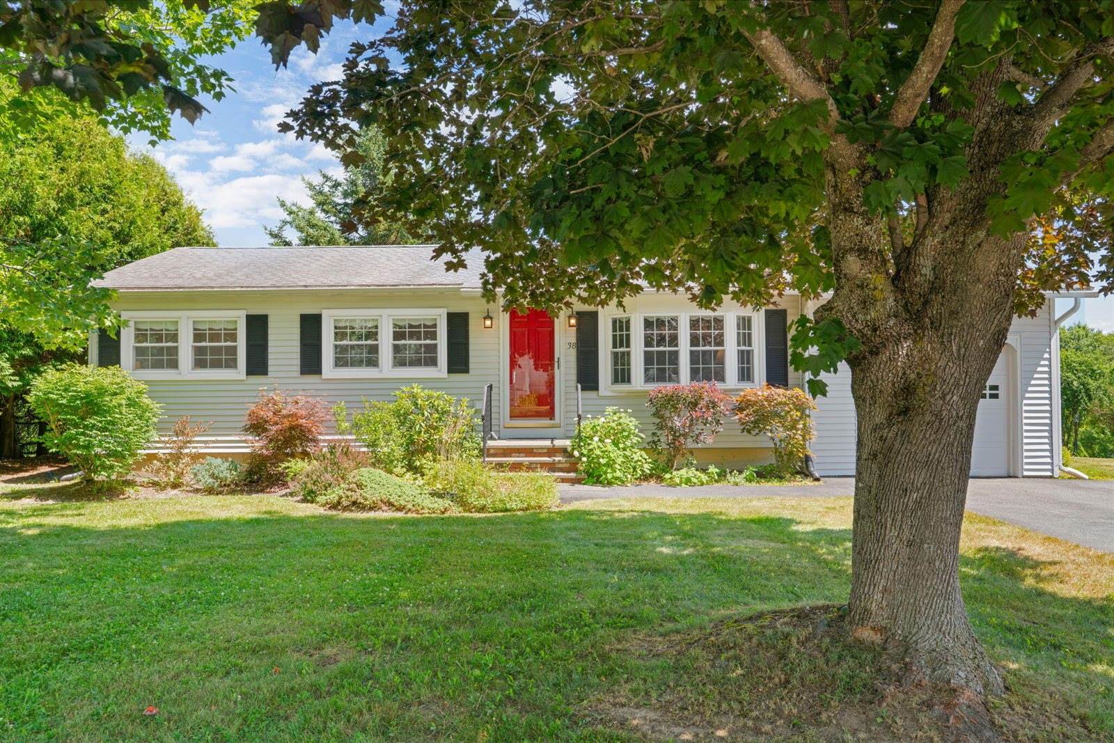 38 Perry Road, Hampden, ME 04444