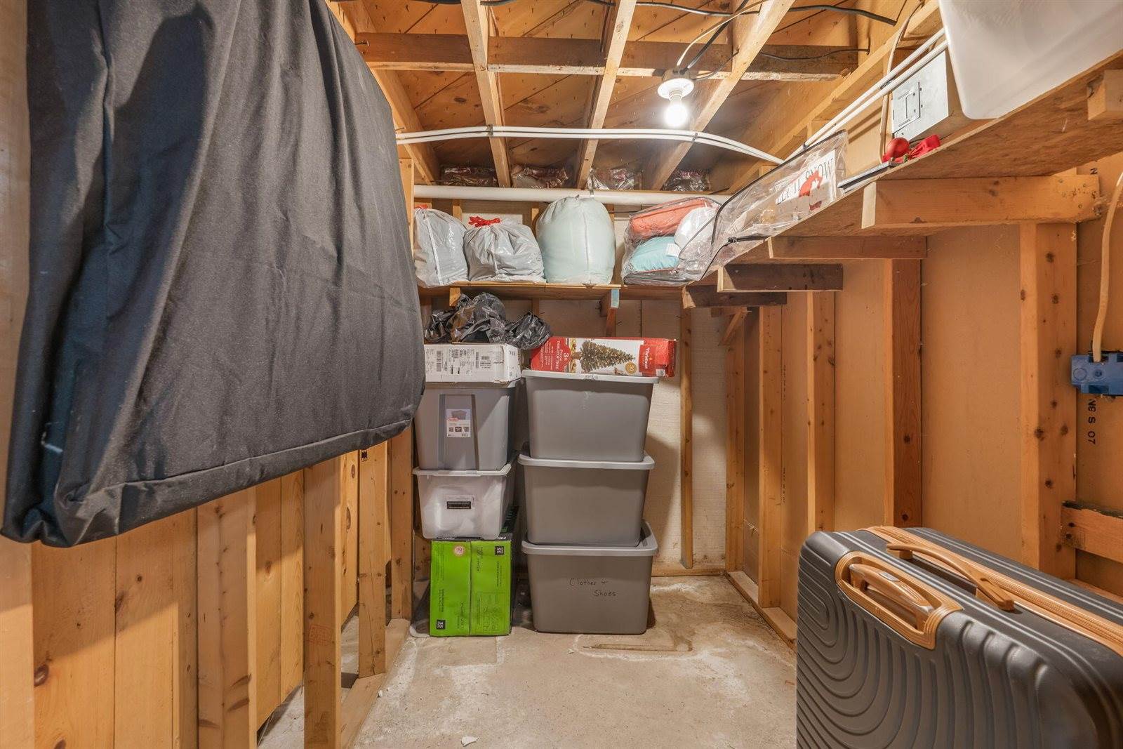 38 Perry Road, Hampden, ME 04444