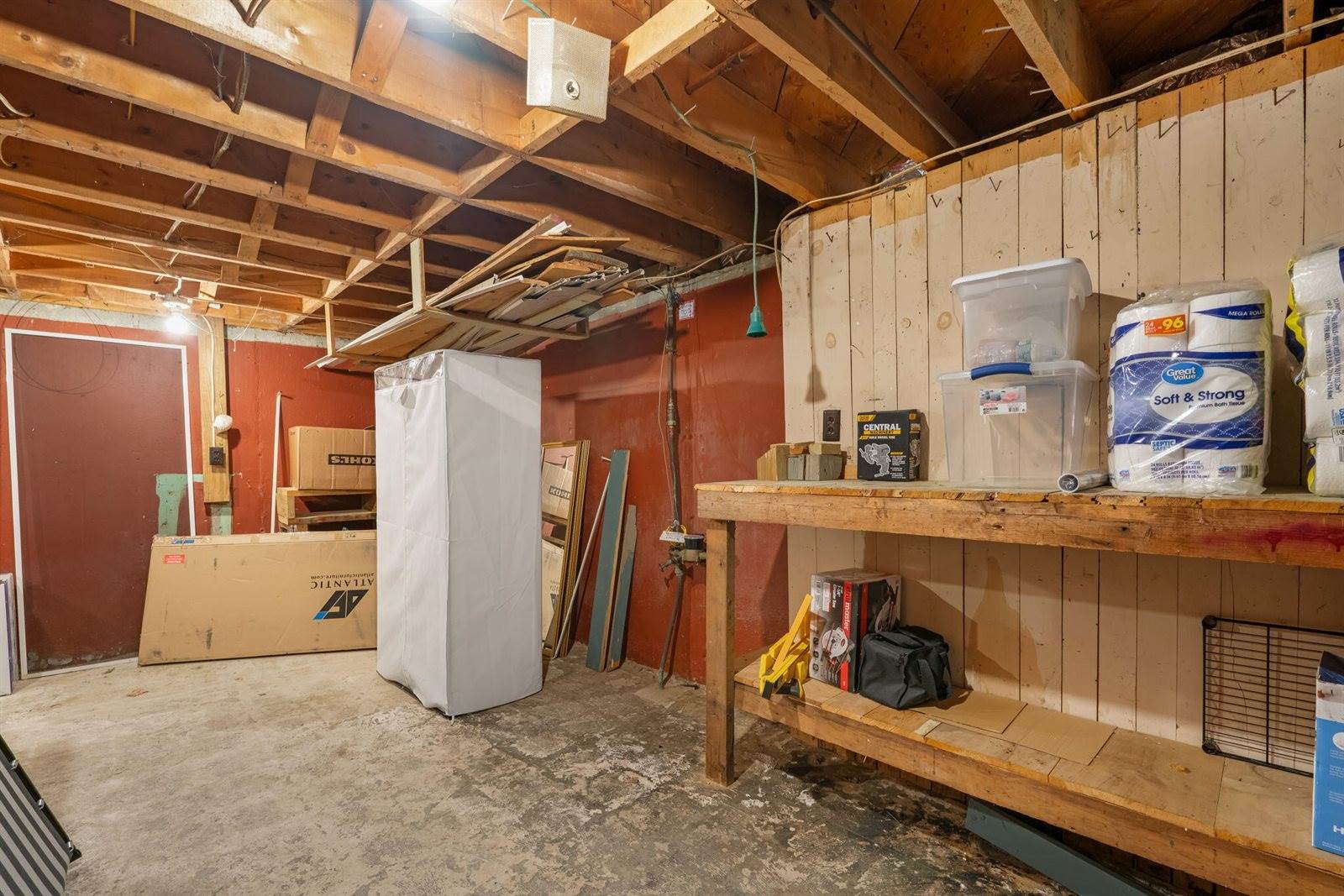 38 Perry Road, Hampden, ME 04444